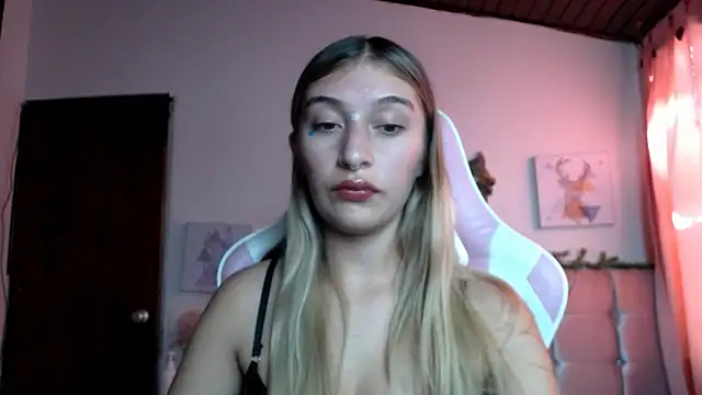 SophiaaLee online show from 04/24/26, 09:39