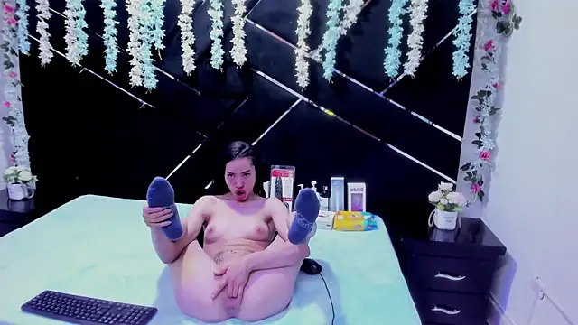 Nanis James online show from 02/12/26, 03:23