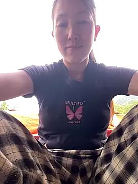 Snapshot of Huong-Ly chatting on 09/24/25, 07:44 Huong-Ly online show from 09/24/25, 07:44