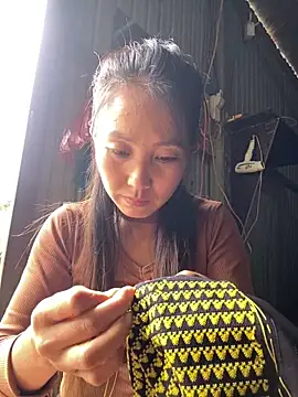 Snapshot of Huong-Ly chatting on 10/08/25, 07:17 Huong-Ly online show from 10/08/25, 07:17