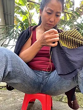 Snapshot of Huong-Ly chatting on 10/19/25, 01:39 Huong-Ly online show from 10/19/25, 01:39