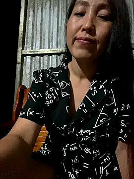 Snapshot of Huong-Ly chatting on 10/19/25, 01:45 Huong-Ly online show from 10/19/25, 01:45