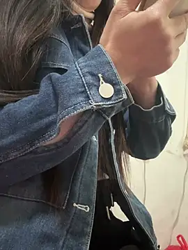 crhong666 online show from 03/11/26, 12:27