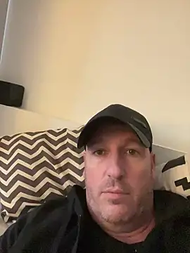 Snapshot of LesAmantsAE2 chatting on 02/28/26, 02:51 LesAmantsAE2 online show from 02/28/26, 02:51