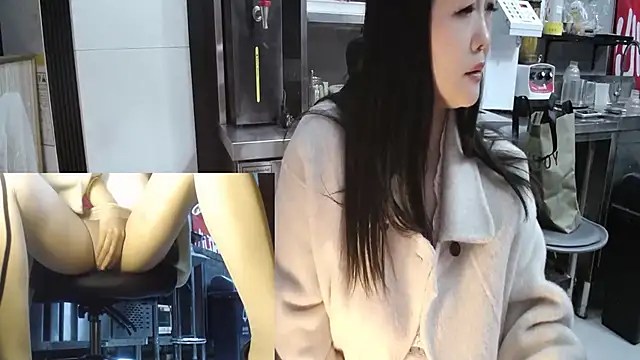 Eileen-L online show from 11/25/25, 02:50