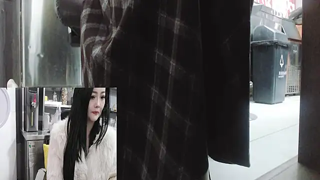 Eileen-L online show from 12/04/25, 03:27