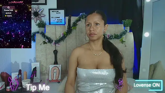 Snapshot of Catherine_mature45 chatting on 12/15/25, 06:23 Catherine mature45 online show from 12/15/25, 06:23