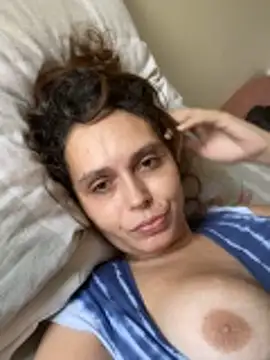 Snapshot of SashaMuller89 chatting on 12/22/25, 03:20 SashaMuller89 online show from 12/22/25, 03:20