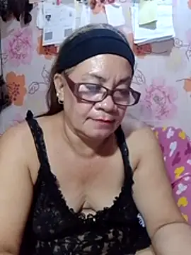 Snapshot of vickyhot1966 chatting on 07/09/26, 02:43 vickyhot1966 online show from 07/09/26, 02:43