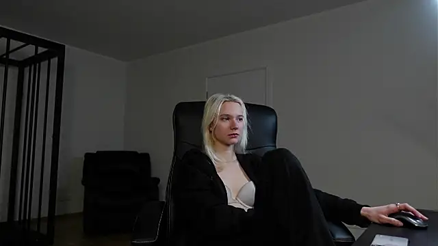 Laura Chaplin online show from 02/08/26, 06:28