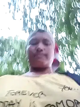 Snapshot of Love-Mama33 chatting on 09/18/25, 11:01 Love-Mama33 online show from 09/18/25, 11:01