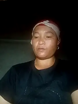 Snapshot of Love-Mama33 chatting on 09/20/25, 07:42 Love-Mama33 online show from 09/20/25, 07:42