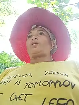 Snapshot of Love-Mama33 chatting on 10/13/25, 01:49 Love-Mama33 online show from 10/13/25, 01:49