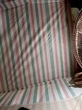 Snapshot of Love-Mama33 chatting on 10/15/25, 12:33 Love-Mama33 online show from 10/15/25, 12:33