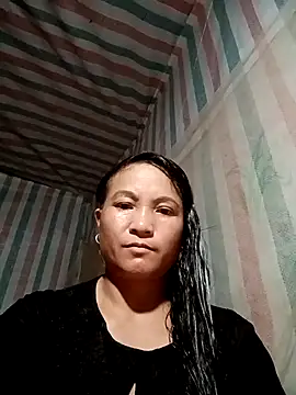 Snapshot of Love-Mama33 chatting on 10/15/25, 12:38 Love-Mama33 online show from 10/15/25, 12:38