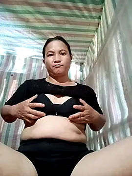 Snapshot of Love-Mama33 chatting on 10/18/25, 02:36 Love-Mama33 online show from 10/18/25, 02:36