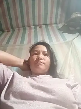 Snapshot of Love-Mama33 chatting on 10/23/25, 12:10 Love-Mama33 online show from 10/23/25, 12:10