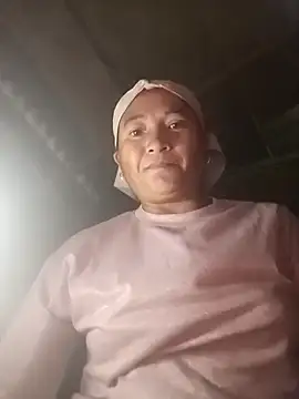 Snapshot of Love-Mama33 chatting on 10/26/25, 02:39 Love-Mama33 online show from 10/26/25, 02:39