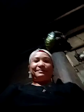 Snapshot of Love-Mama33 chatting on 11/01/25, 12:40 Love-Mama33 online show from 11/01/25, 12:40