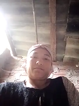 Snapshot of Love-Mama33 chatting on 11/02/25, 12:46 Love-Mama33 online show from 11/02/25, 12:46