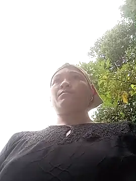 Snapshot of Love-Mama33 chatting on 11/13/25, 12:53 Love-Mama33 online show from 11/13/25, 12:53