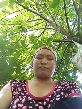 Snapshot of Love-Mama33 chatting on 11/15/25, 06:22 Love-Mama33 online show from 11/15/25, 06:22