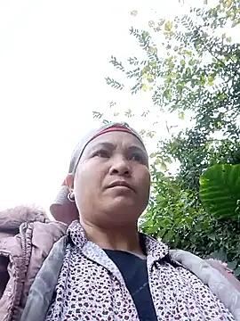 Snapshot of Love-Mama33 chatting on 11/25/25, 12:54 Love-Mama33 online show from 11/25/25, 12:54