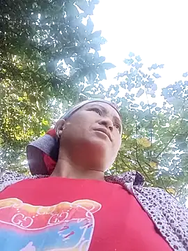 Snapshot of Love-Mama33 chatting on 11/26/25, 02:56 Love-Mama33 online show from 11/26/25, 02:56