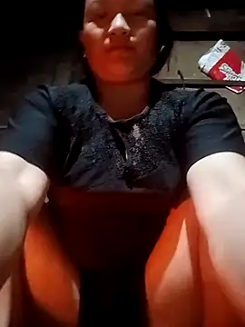 Snapshot of Love-Mama33 chatting on 12/16/25, 12:48 Love-Mama33 online show from 12/16/25, 12:48