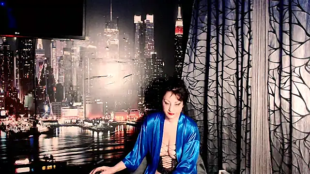 Snapshot of AMOURSWEET2025 chatting on 11/12/25, 01:33 AMOURSWEET2025 online show from 11/12/25, 01:33