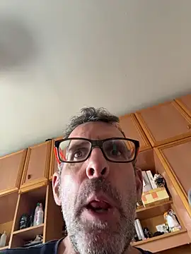Snapshot of gigolobcn chatting on 05/01/26, 03:05 gigolobcn online show from 05/01/26, 03:05