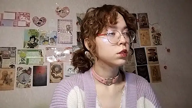 Snapshot of Ieadership chatting on 09/30/25, 01:27 Ieadership online show from 09/30/25, 01:27