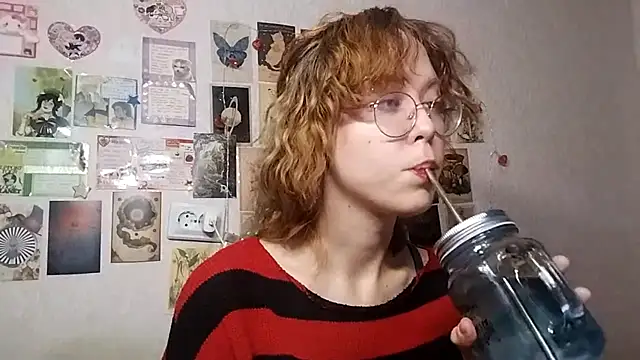 Snapshot of Ieadership chatting on 10/23/25, 01:21 Ieadership online show from 10/23/25, 01:21