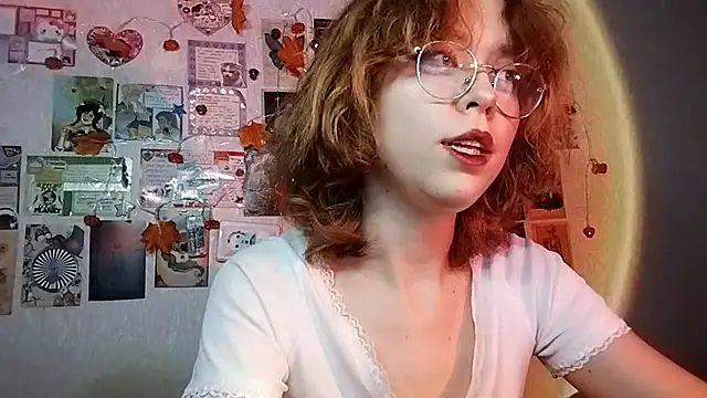 Snapshot of Ieadership chatting on 11/17/25, 01:17 Ieadership online show from 11/17/25, 01:17