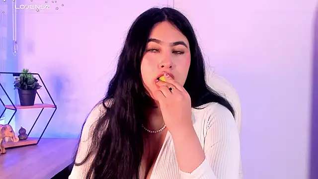 Emma  clark  online show from 11/21/25, 12:26