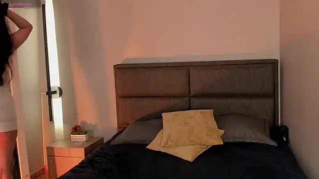 Emma  clark  online show from 04/14/26, 12:22