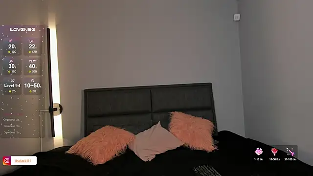 Snapshot of Emma__clark_ chatting on 07/11/26, 08:55 Emma clark online show from 07/11/26, 08:55