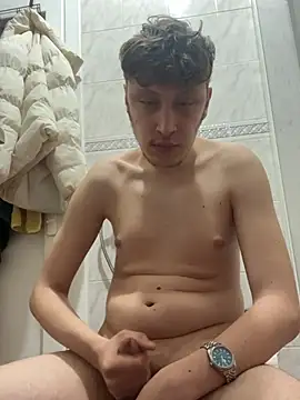 Snapshot of efeees35 chatting on 02/24/26, 10:02 efeees35 online show from 02/24/26, 10:02