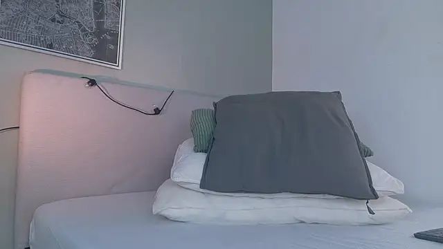 Nickifox   online show from 11/25/25, 07:47