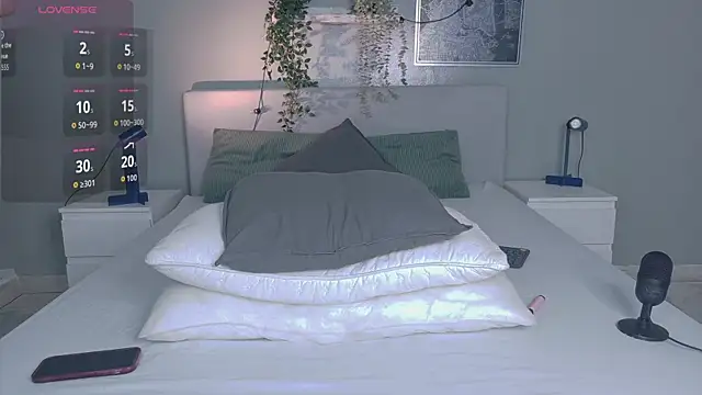 Nickifox   online show from 11/27/25, 08:00