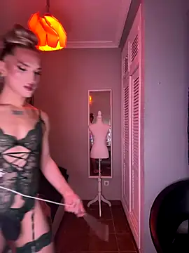 Snapshot of lacattiva chatting on 09/10/25, 09:15 lacattiva online show from 09/10/25, 09:15