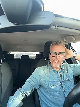 Snapshot of Axl_hot chatting on 09/20/25, 07:42 Axl hot online show from 09/20/25, 07:42