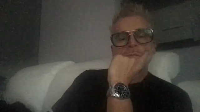 Snapshot of Axl_hot chatting on 09/25/25, 04:43 Axl hot online show from 09/25/25, 04:43