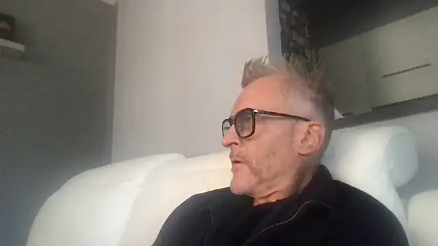 Snapshot of Axl_hot chatting on 09/28/25, 12:54 Axl hot online show from 09/28/25, 12:54