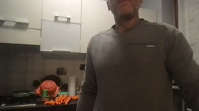 Snapshot of Axl_hot chatting on 11/21/25, 04:38 Axl hot online show from 11/21/25, 04:38