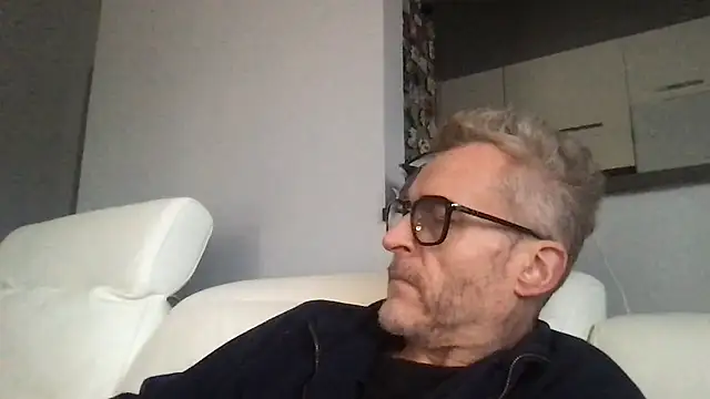 Snapshot of Axl_hot chatting on 01/10/26, 02:19 Axl hot online show from 01/10/26, 02:19