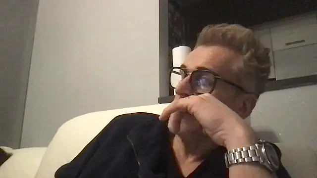 Snapshot of Axl_hot chatting on 02/05/26, 12:26 Axl hot online show from 02/05/26, 12:26