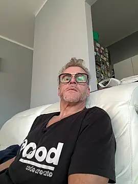 Snapshot of Axl_hot chatting on 02/19/26, 12:23 Axl hot online show from 02/19/26, 12:23