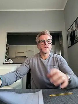 Snapshot of Axl_hot chatting on 02/20/26, 09:21 Axl hot online show from 02/20/26, 09:21