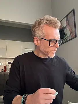 Snapshot of Axl_hot chatting on 02/21/26, 11:22 Axl hot online show from 02/21/26, 11:22